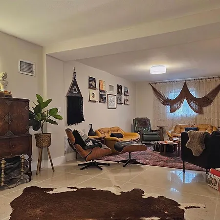 River Oaks Bungalow